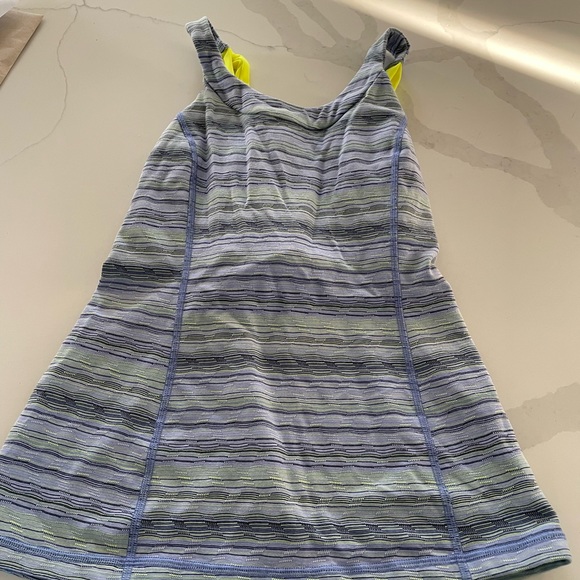 Lululemon exercise too size 6 - Picture 1 of 4